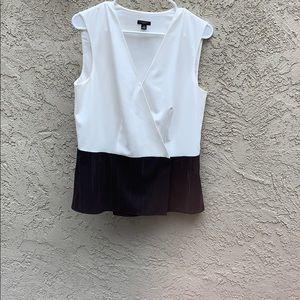 Ann Taylor white & black shell ☀️